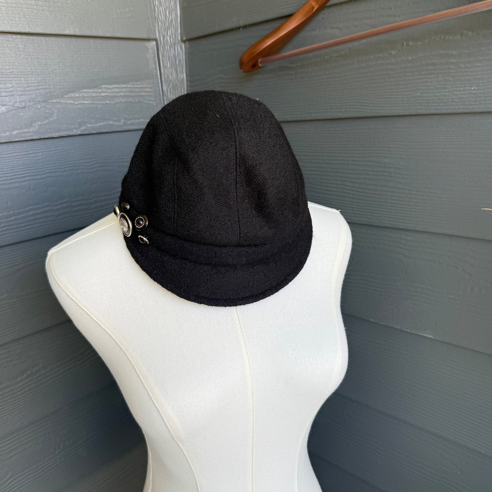 Betmar New York Wool‎ Blend Black Newsboy Cloche Hat Button Detail Vintage Style